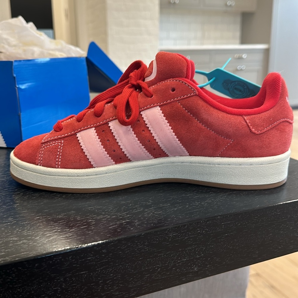 Red and Pink Unisex Adidas Campus. Perfect Condition NWT! Hard to Find.♥️🩷